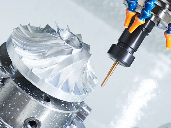 CNC-Bearbeitung eines Metall-Bauteils
