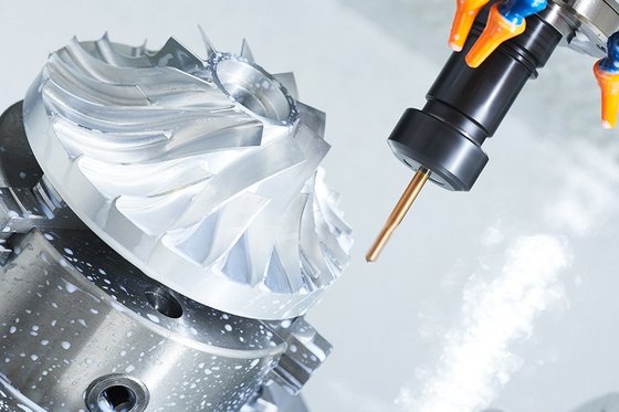 CNC-Bearbeitung eines Metall-Bauteils